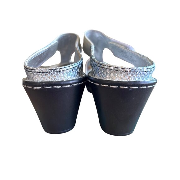 Alegria Lara Wedge Sandal Slip On Pearl White Silver Snake Print Size 40 Leather - Picture 3 of 11